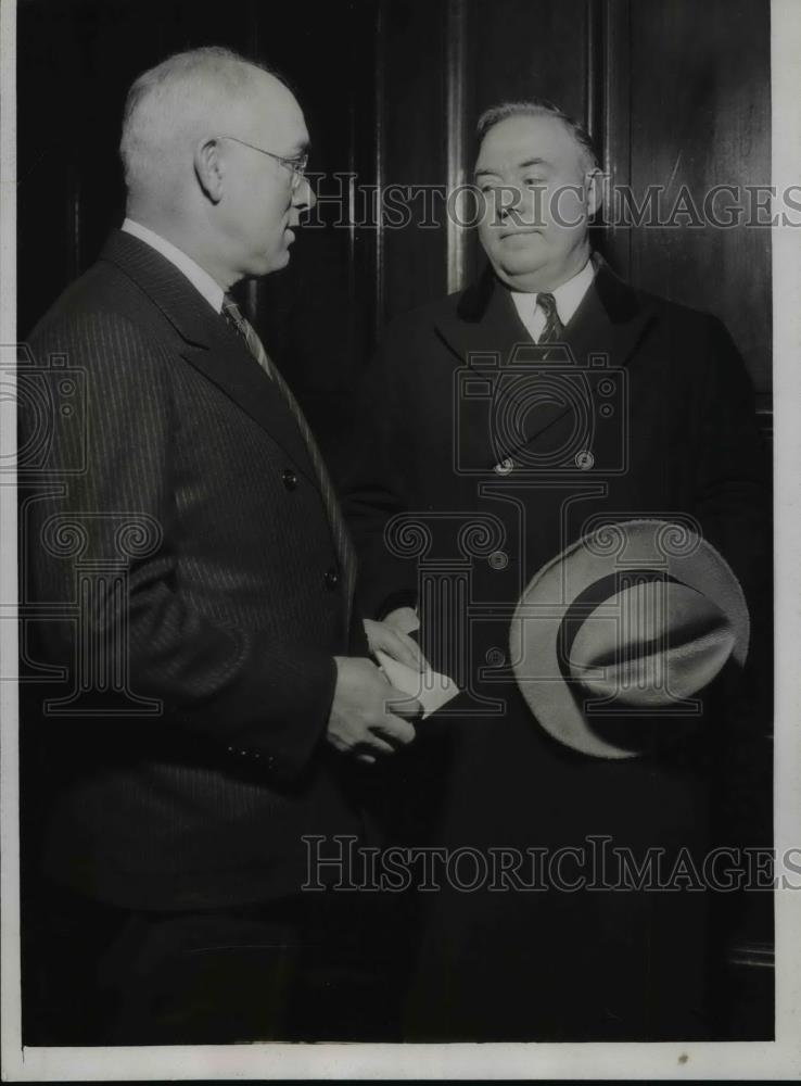 1935 Press Photo Howard Edward Surrenders In Income Tax Case - nee95204 - Historic Images