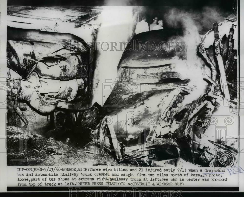 1956 Press Photo Three killed and 21 injured when Greyhound bus collided - Historic Images