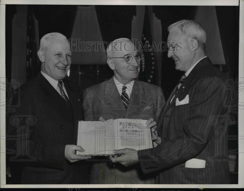 1947 Press Photo President Truman, Gen. Donald Adams, and Brig. Gen. Evans - Historic Images