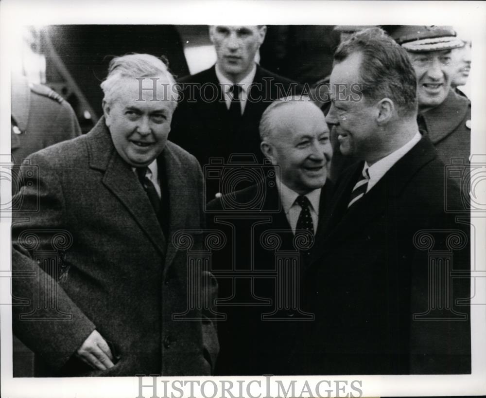 1965 Press Photo British Prime Minister Harold Wilson greeted by German official - Historic Images