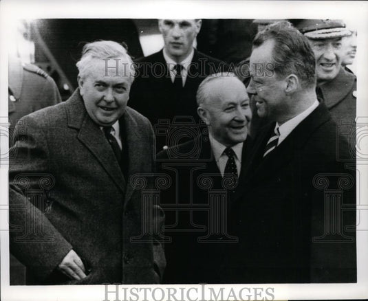 1965 Press Photo British Prime Minister Harold Wilson greeted by German official - Historic Images