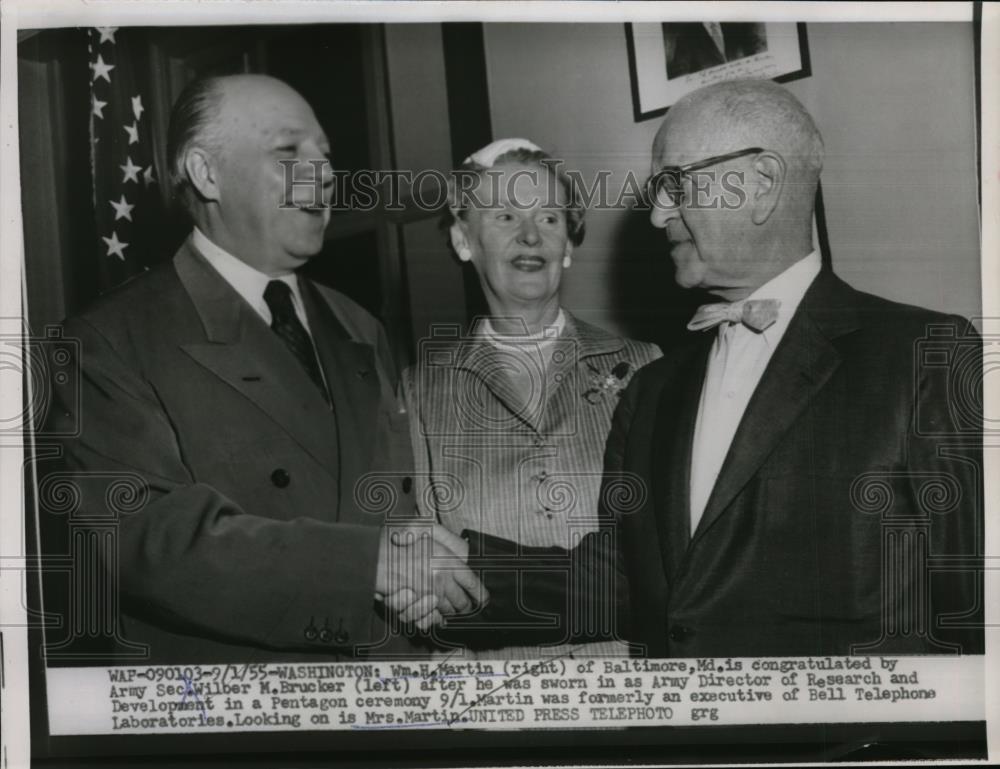 1955 Press Photo William Martin congratulated by Army Sec Wilbur Brucker - Historic Images