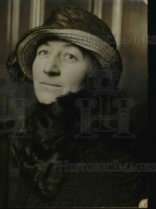 1923 Press Photo Mrs.Leonora Kerr administered a horsewhipping to the husband - Historic Images