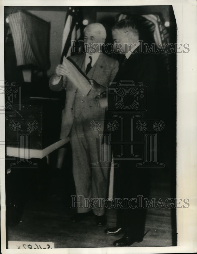 1932 Press Photo President Hoover casts election vote in Palo Alto CA - nee94365 - Historic Images