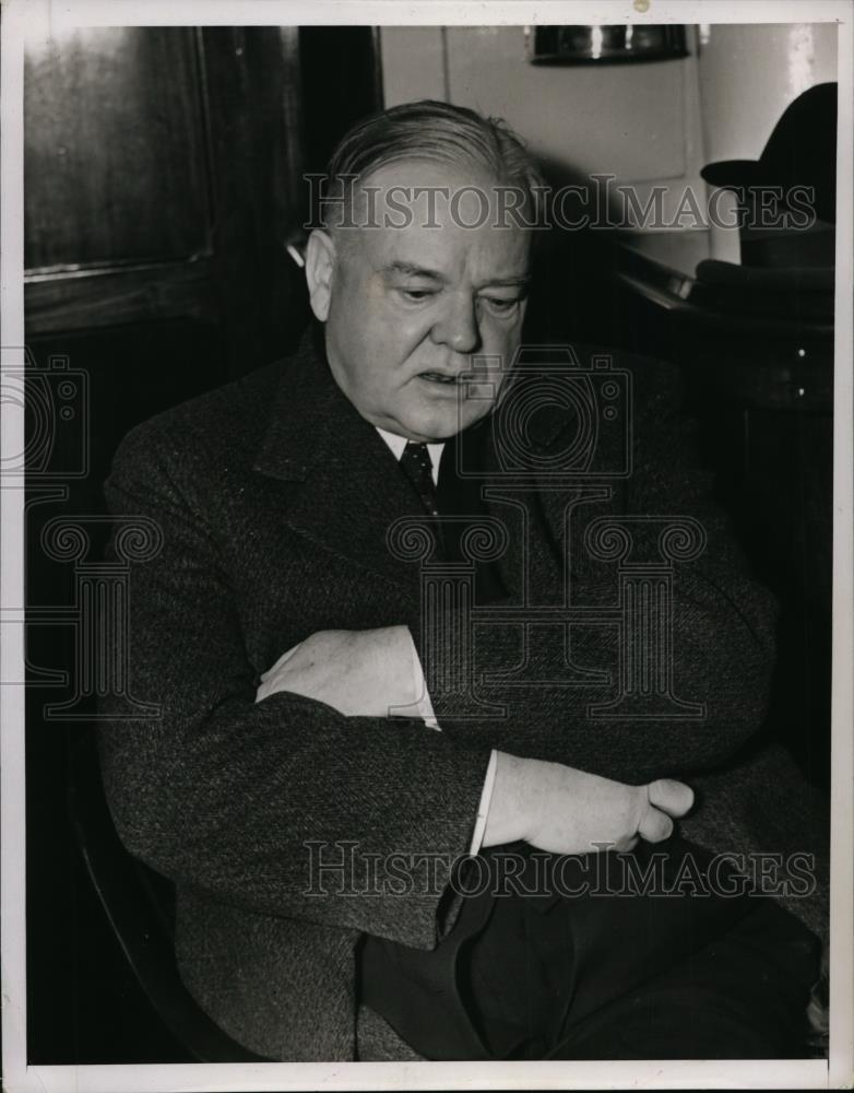 1938 Press Photo Herbert Hoover Pictured White Sitting - nee93804 - Historic Images