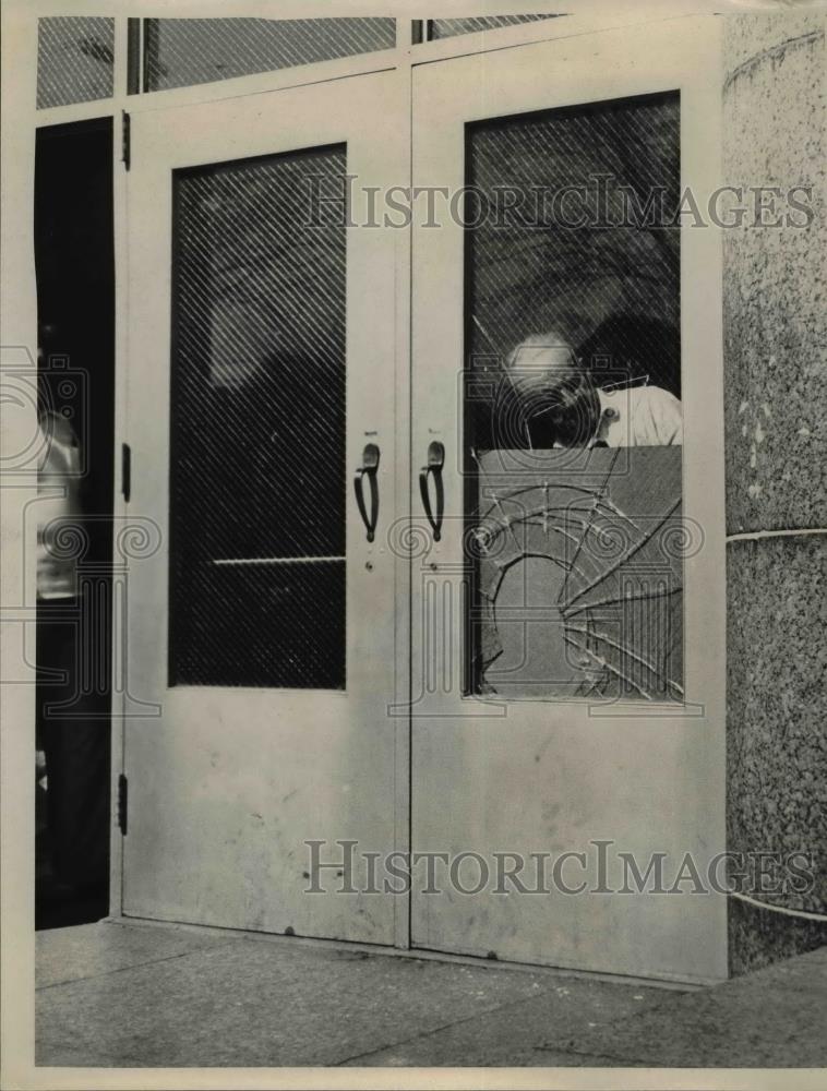 Press Photo Window Broken During Student Walkout -William Dean Howells Jr. High - Historic Images