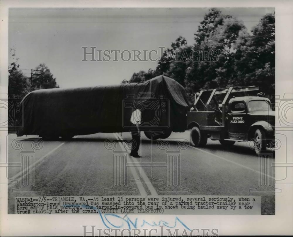 1951 Press Photo Greyhound Bus Smashed Into Tractor-trailer - nee96112 - Historic Images