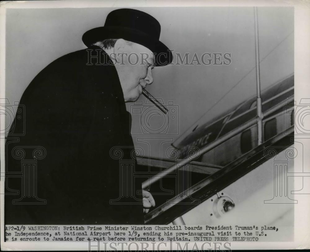 1953 Press Photo British Prime Mister Winston Churchill board Pres.Truman Plane - Historic Images