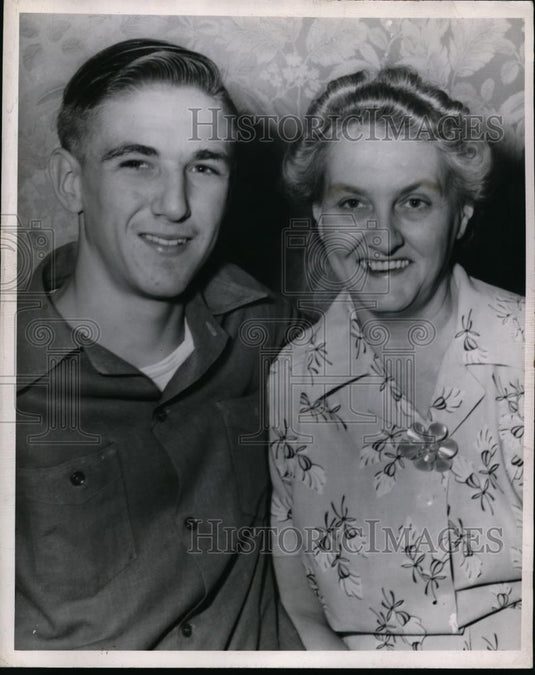 1947 Press Photo Richard Heyard of Louiseville and Mother Mrs.S.W Heyard - Historic Images