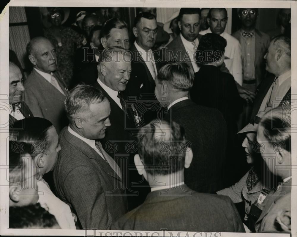 1936 Press Photo Former President Herbert Hoover greeted in Cleveland - Historic Images