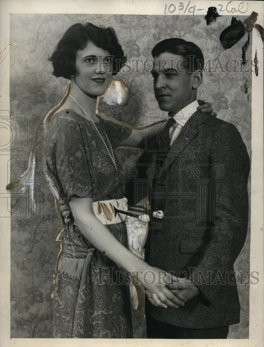 1923 Press Photo CF Sterling dances the Modesty Bumper with Miss Thompson - Historic Images