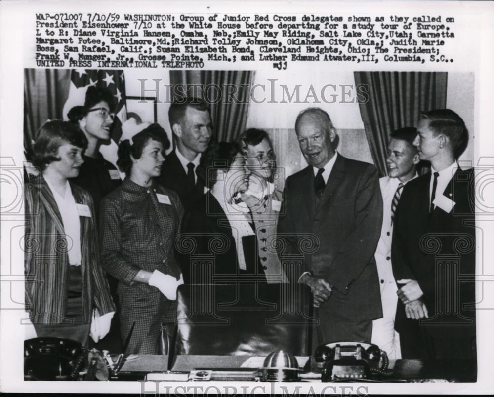 1959 Press Photo Pres.Eisenhower with Group of Junior Red Cross Delegates - Historic Images