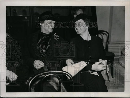 1937 Press Photo Mrs. Harris And Mrs. William Gibbs McAdoo At The Hearing - Historic Images