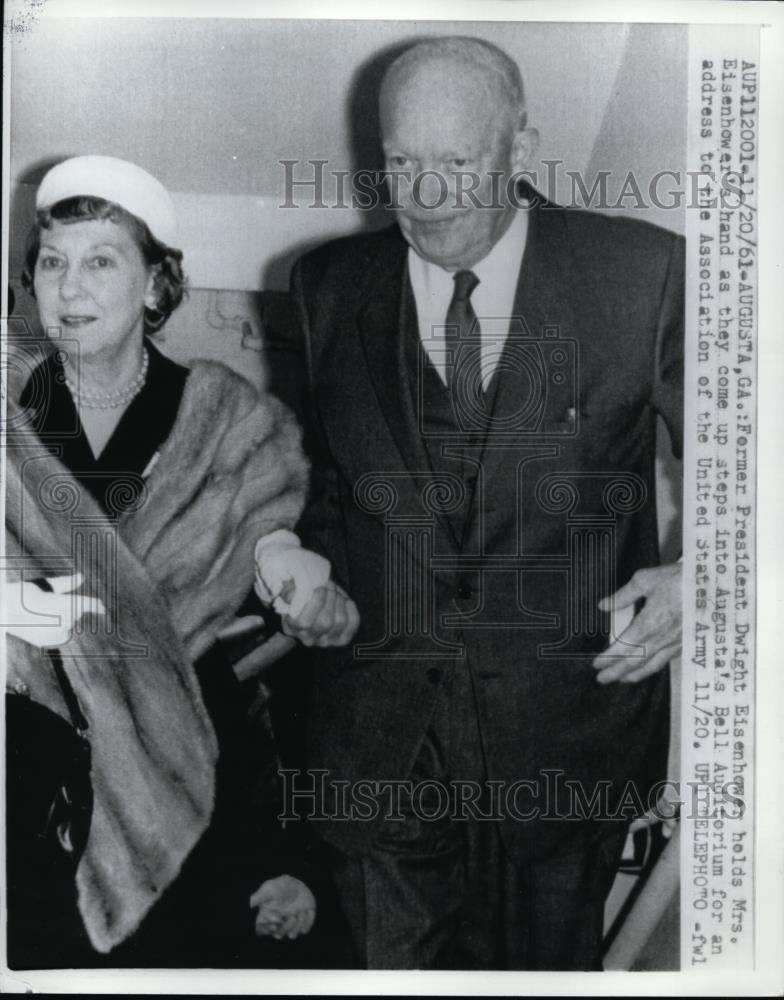 1961 Press Photo The Eisenhowers Enter The Bell Auditorium In Augusta, Georgia - Historic Images