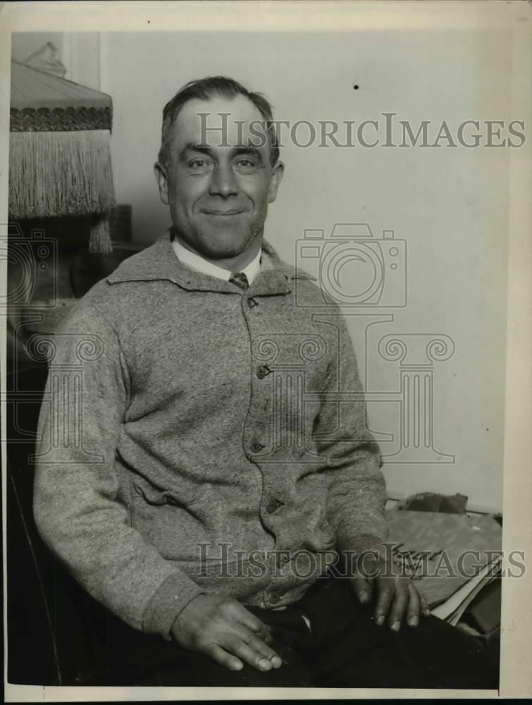 1929 Press Photo Alexander Lubowsky painter,found a bag contained $52,000 - Historic Images