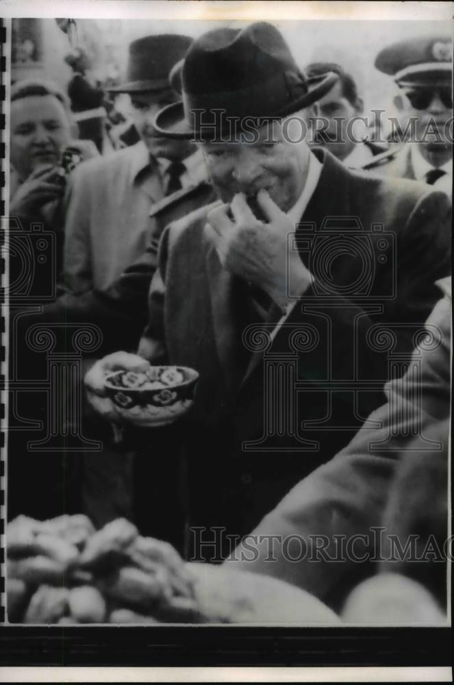 1959 Press Photo Pres. Eisenhower during participation in Moroccan ceremonies - Historic Images