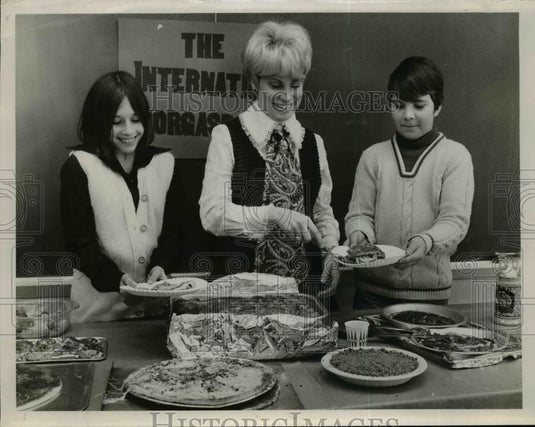 Press Photo International Smorgasbord Attendees Serve Food, Brody Middle School - Historic Images
