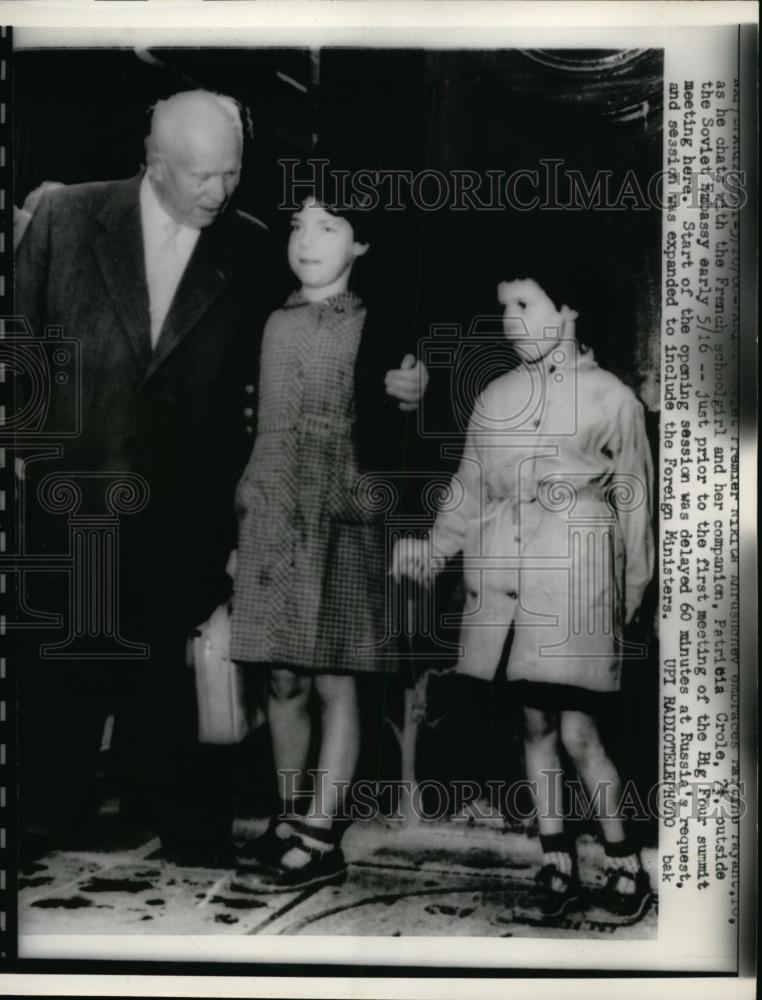 1960 Press Photo Soviet Premier Nikita Khrushchev talks with French children - Historic Images