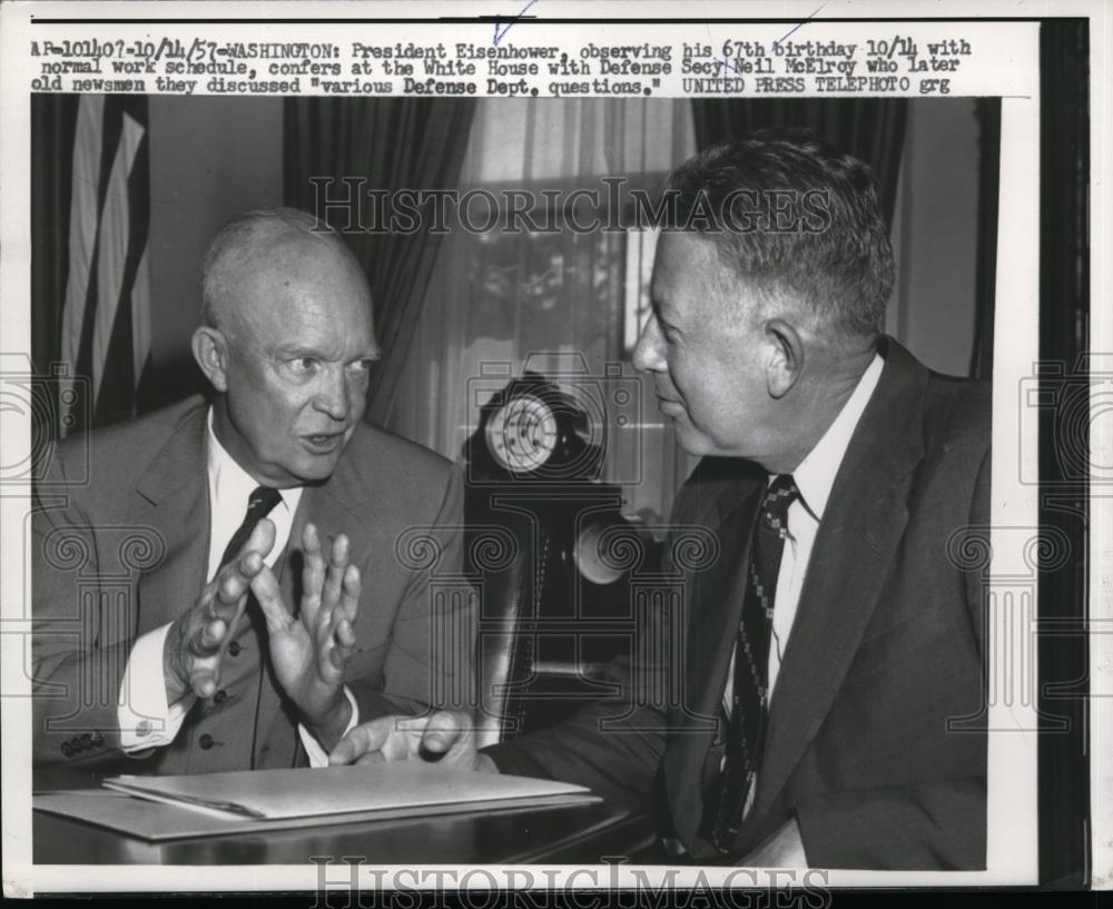 1957 Press Photo President Eisenhower with Defense Secretary Neil McElroy - Historic Images