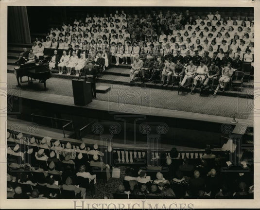 1945 Press Photo Former Mayor Blythin speaks at service at Music Hall - nee94176 - Historic Images