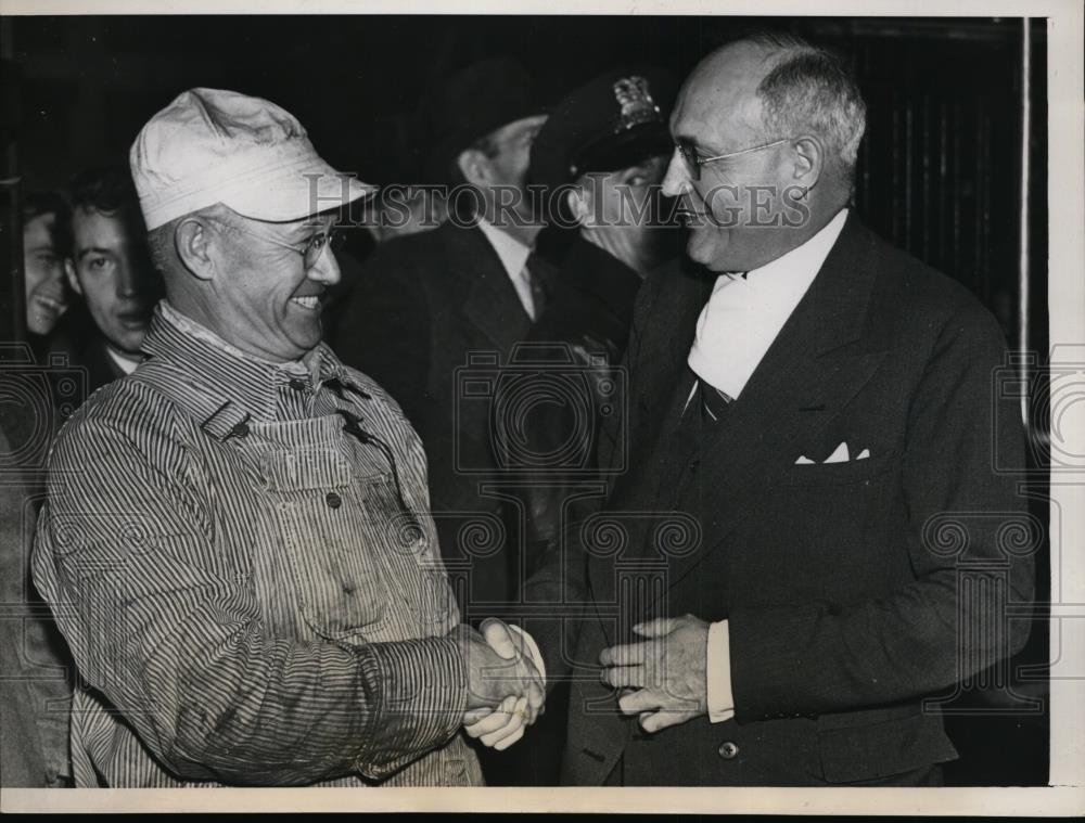 1937 Press Photo Frederick B. Snite Sr. and Engineer William Younglove - Historic Images