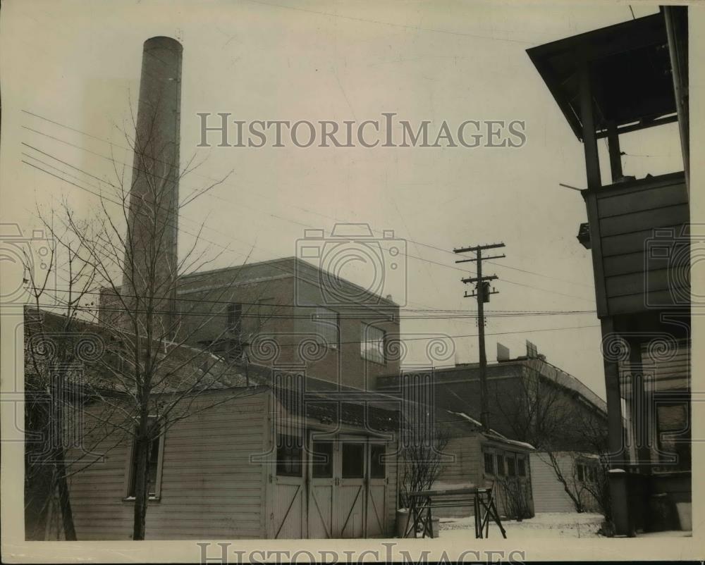 1950 Press Photo Tall chimney at Cleveland incinerator - nef01498 - Historic Images