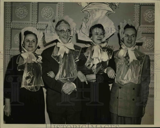 1951 Press Photo Initiates Of The Halle Brothers 25 Year Club Wearing Bonnets - Historic Images