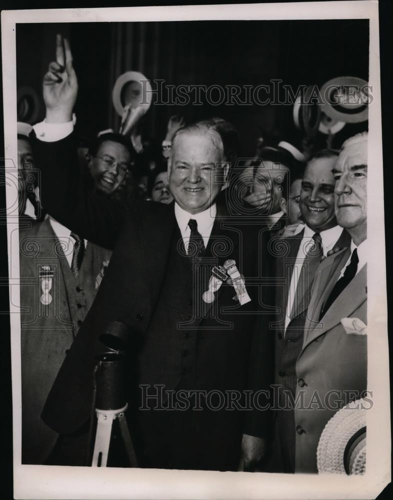 1936 Press Photo Former President Herbert Hoover arrives at Union Station - Historic Images