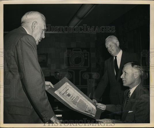 1954 Press Photo G.E. Company Presented Citation for Being Leaders in Sales - Historic Images