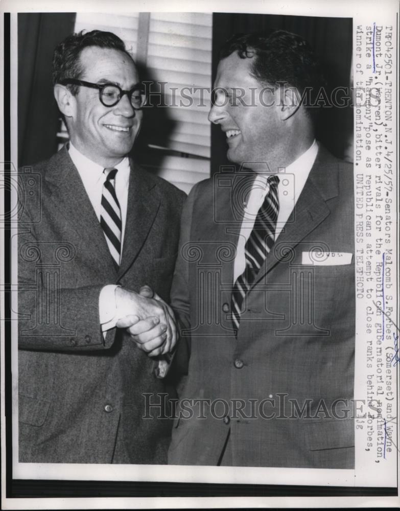 1957 Press Photo Senators Malcolm Forbes and Wayne DuPont strike harmony pose - Historic Images