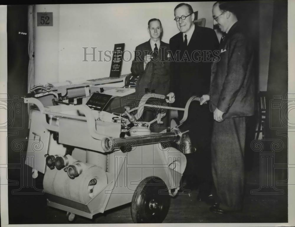 1938 Press Photo Walter Elliot, British Minister of Health inspect Fire Dept - Historic Images