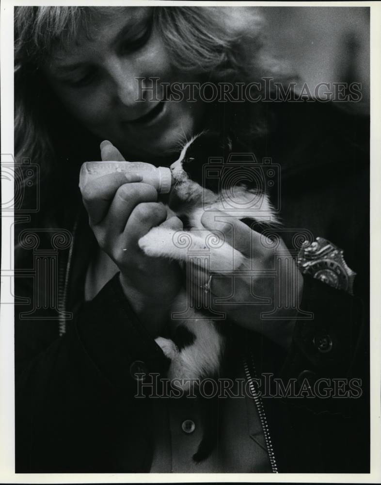 1990 Press Photo Spok. County Animal Control officer Jennifer Manz w/ Phyllis - Historic Images