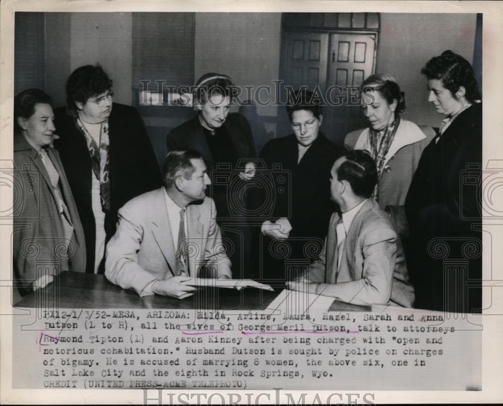 1952 Press Photo Wives of George Meril Dutson file notorious Cohabitation - Historic Images