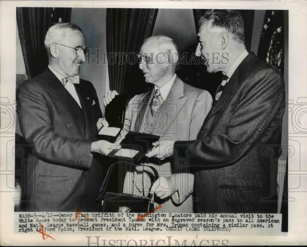 1950 Press Photo Clark Griffith Paid His Annual Visit To The White House - Historic Images