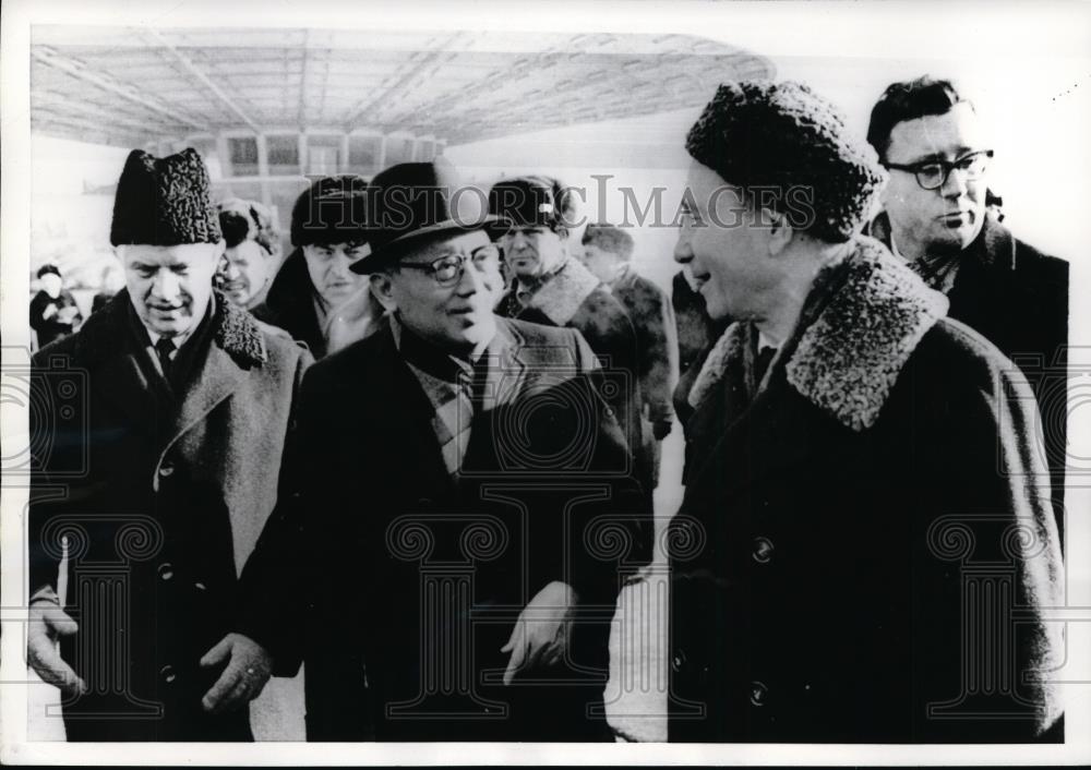 1968 Press Photo U.Thant,U.N Sec. General greeted at the Airport in Moscow - Historic Images