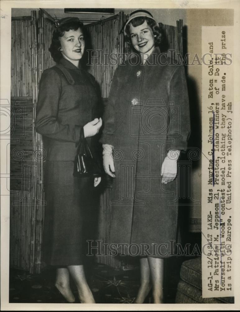 1954 Press Photo Winner of Do it Yourself with Wood contest model Clothing - Historic Images