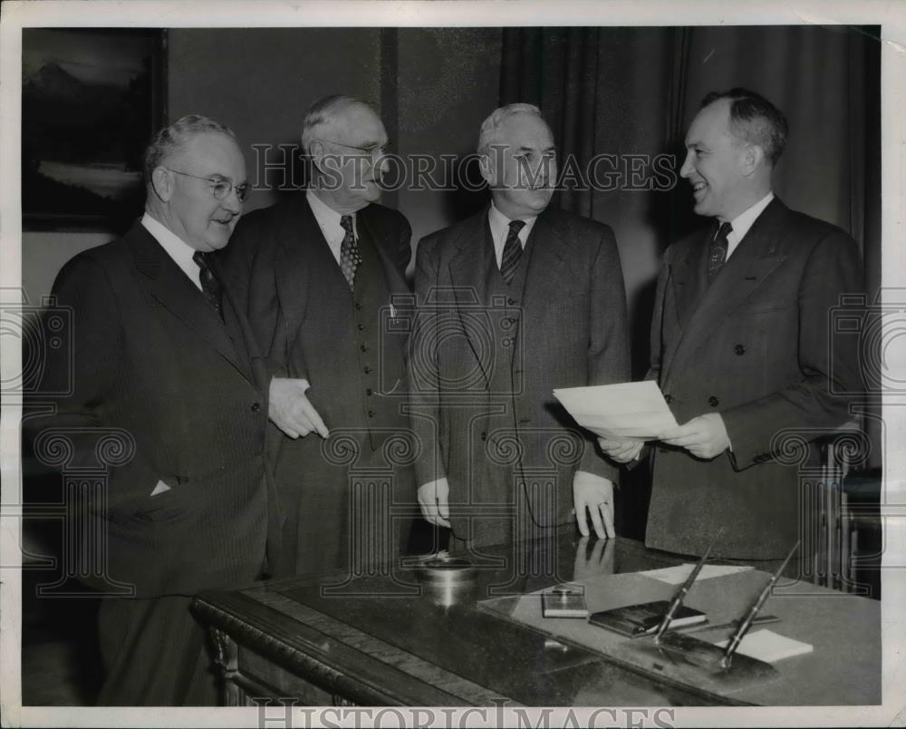 1944 Press Photo Fletcher Bowron, F.G. Lutherland, Henry Arena, and W.M. Devin - Historic Images