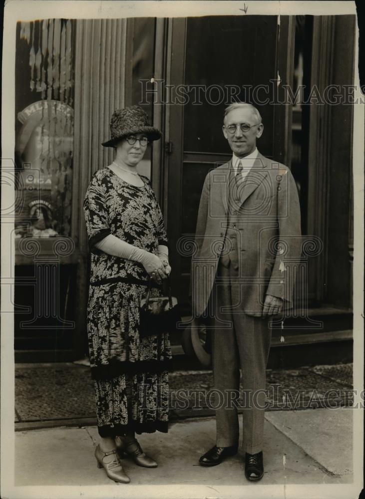 1924 Press Photo Mr and Mrs. J.J. Thomas of Nebraska - nee96391 - Historic Images