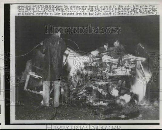1962 Press Photo Two people burned to death in head on car crash - nee93530 - Historic Images