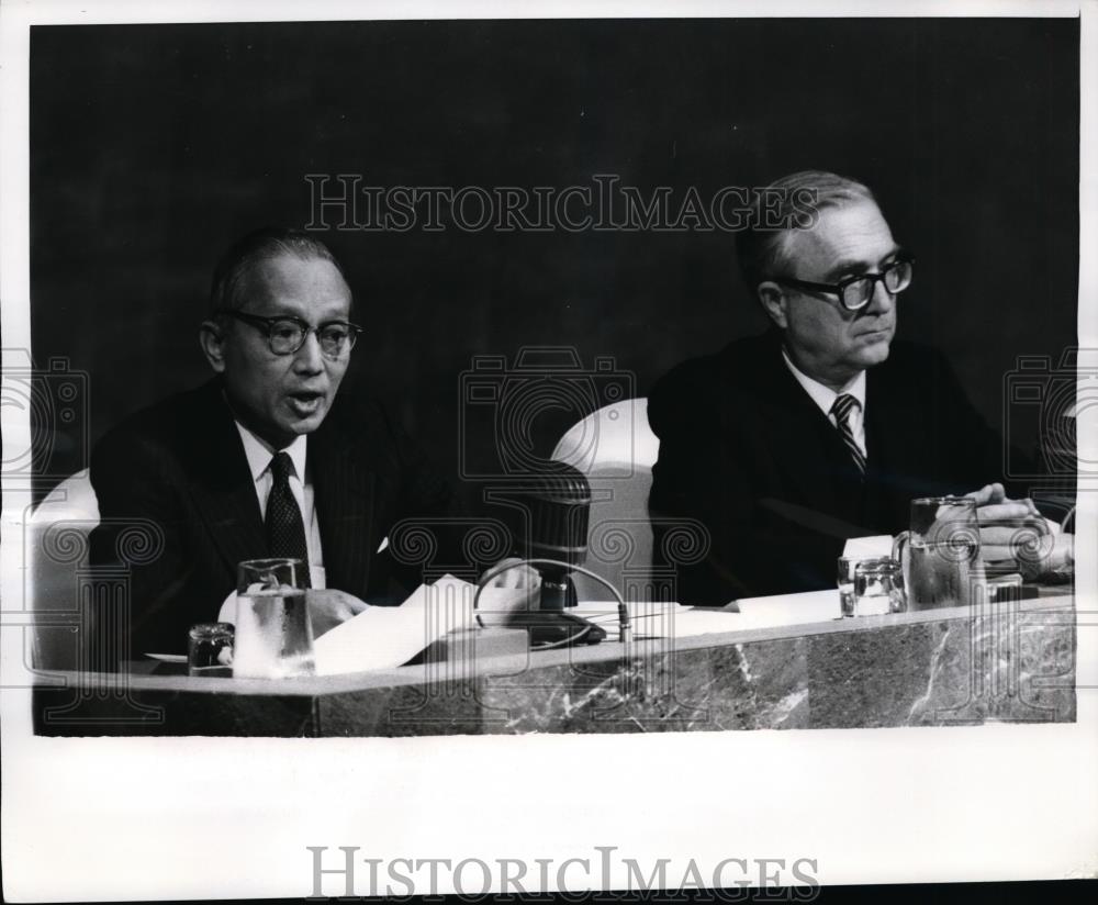 1970 Press Photo U.N Sec.Gen.U.Thant and Gen.Assembly Gen.Edward Hambro - Historic Images