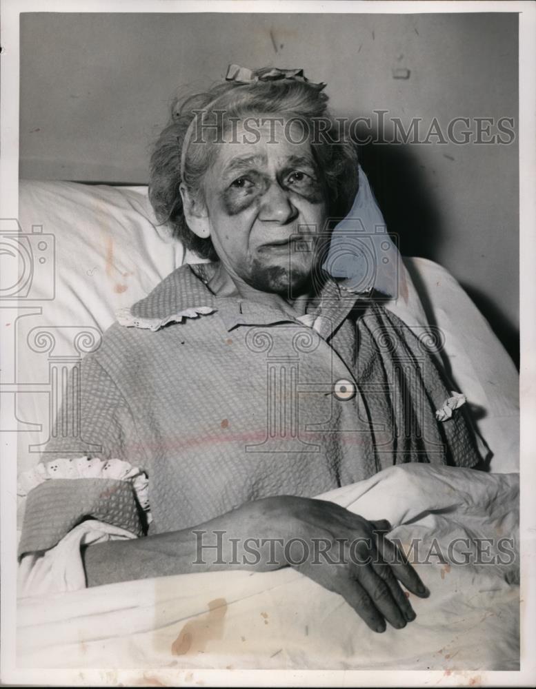 1955 Press Photo Mrs Molly Allen in hospital - nef00825 - Historic Images