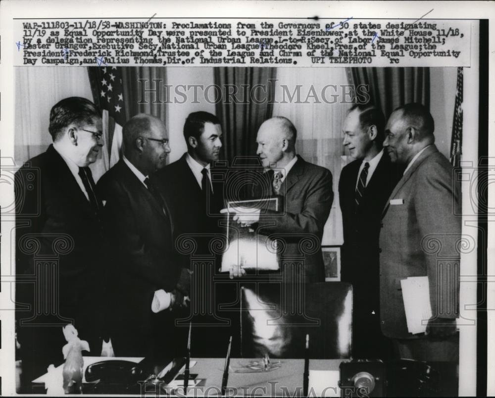 1958 Press Photo Equal Opportunity Day Were Presented To President Eisenhower - Historic Images