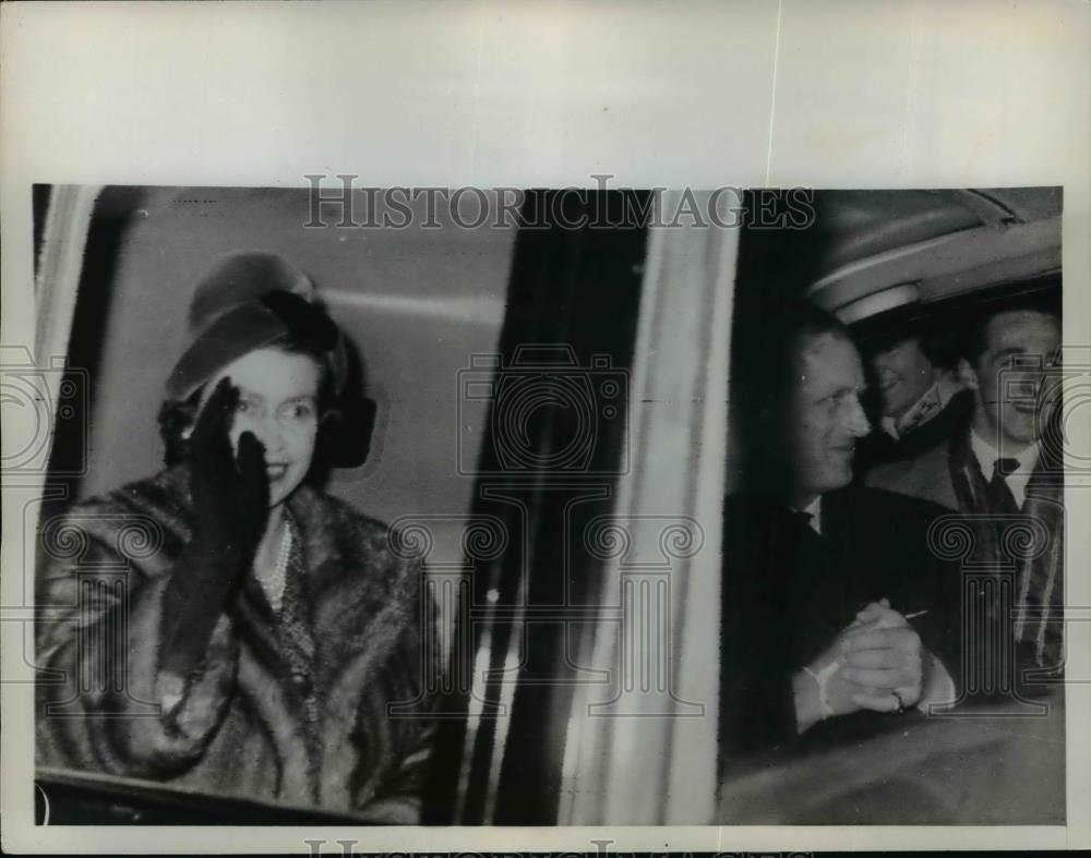 1961 Press Photo Queen Elizabeth &amp; Prince Philip After 6 Week Tour of India - Historic Images