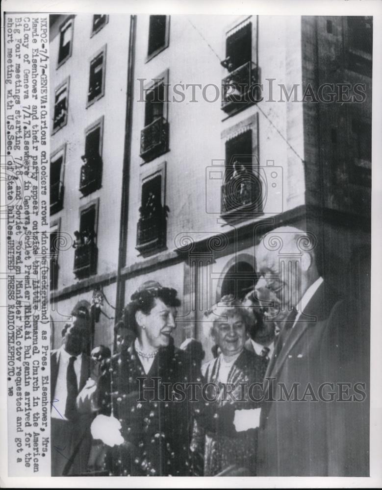 1955 Press Photo President & Mrs Eisenhower outside Little Emmanuel Church - Historic Images