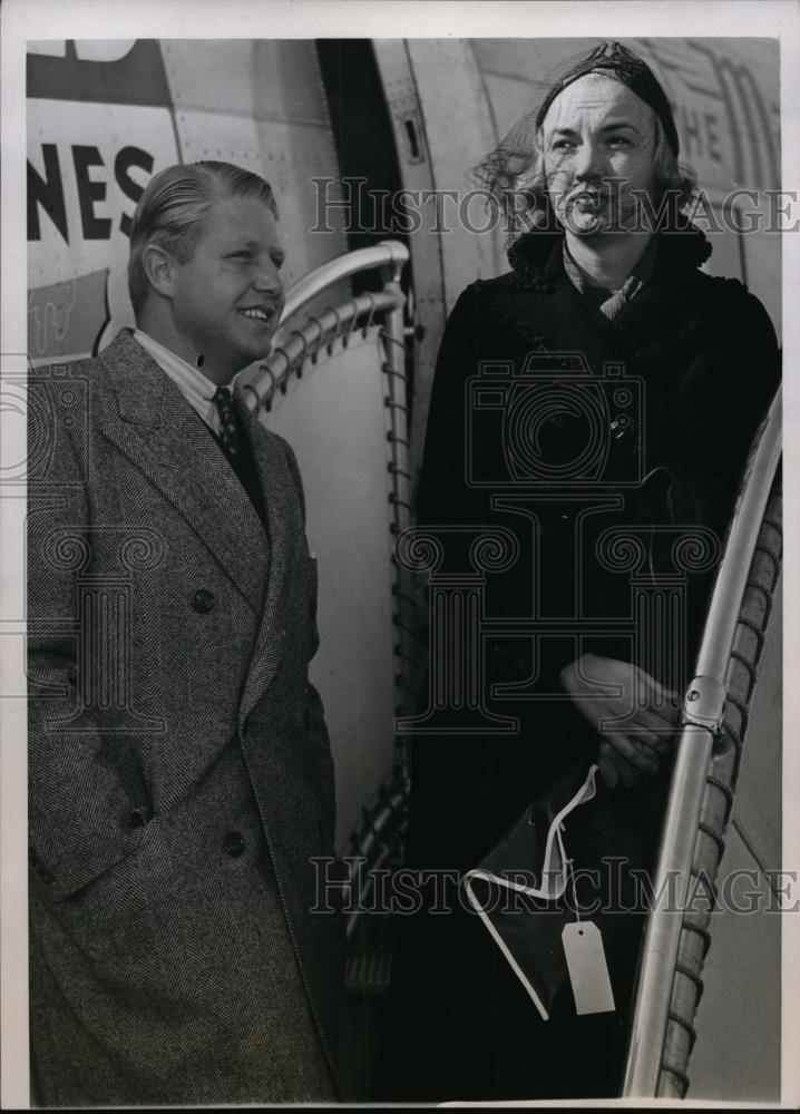 1937 Press Photo Anne Kresge And Marshall Duffield In Chicago For Stop over - Historic Images