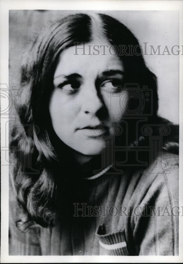 1971 Press Photo Martha Doherty tarred & feathered for dating British soldier - Historic Images