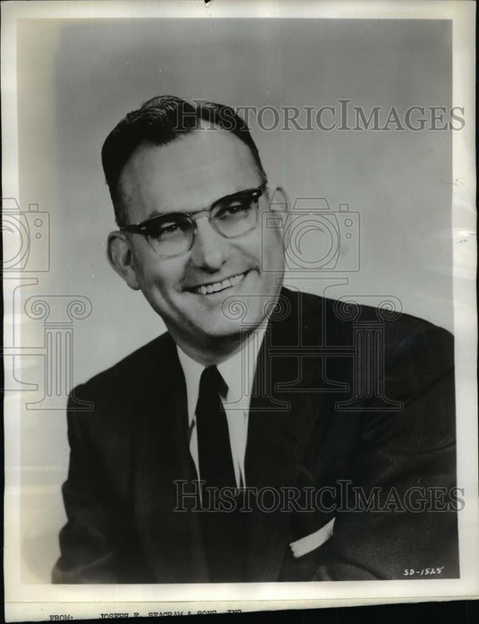 1958 Press Photo Willared F.Schroeder Asst.Controller of Joseph E.Seagram & Son - Historic Images