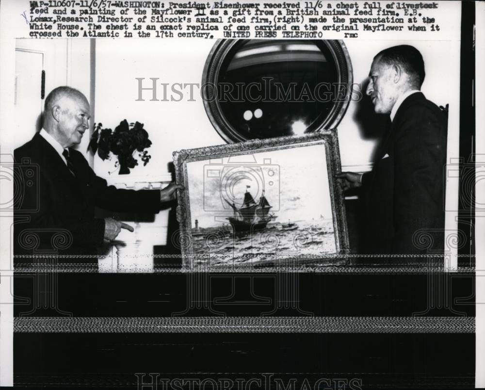 1957 Press Photo President Eisenhower Received A Gift From Mr. Lomax - nee93650 - Historic Images