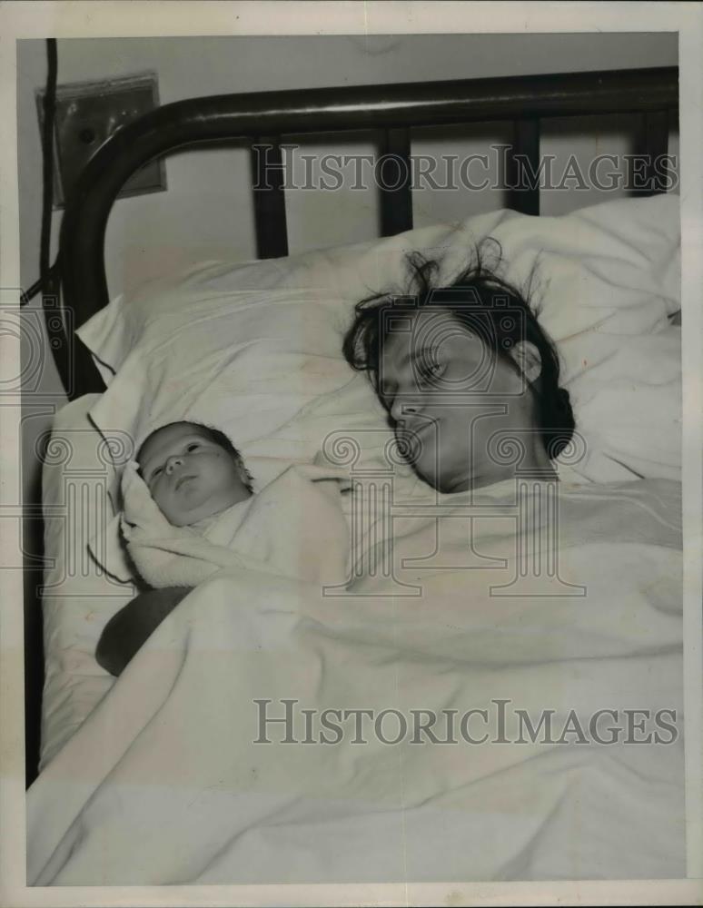 1940 Press Photo Mrs Marietta Romito with 21st Child - nee95240 - Historic Images