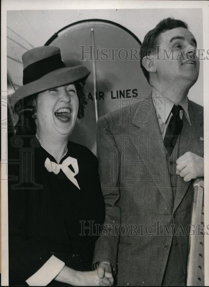 1940 Press Photo Blind pianist Alec Templeton &amp; new bride Juliette Vaini - Historic Images